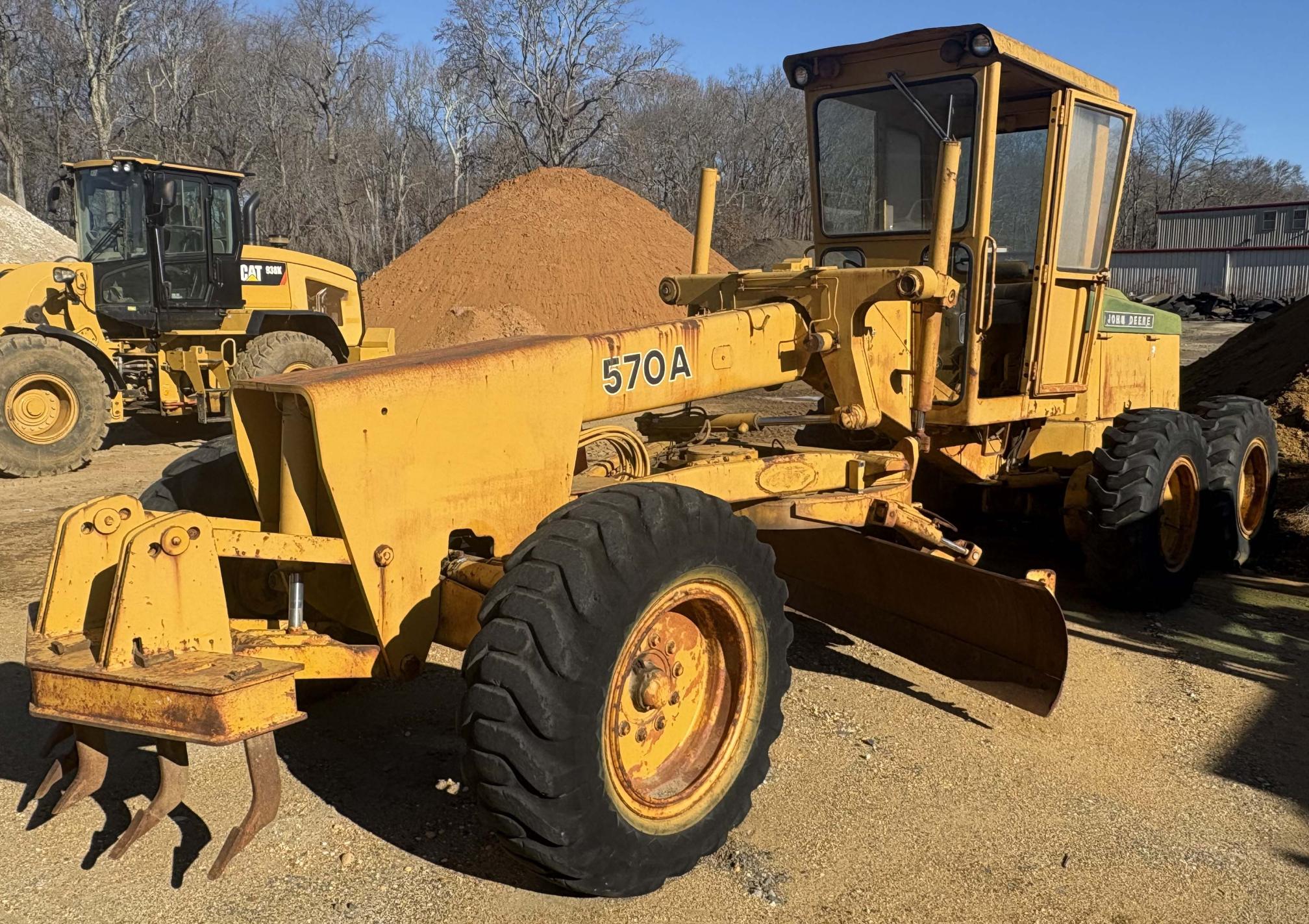 1976 DEERE 570A